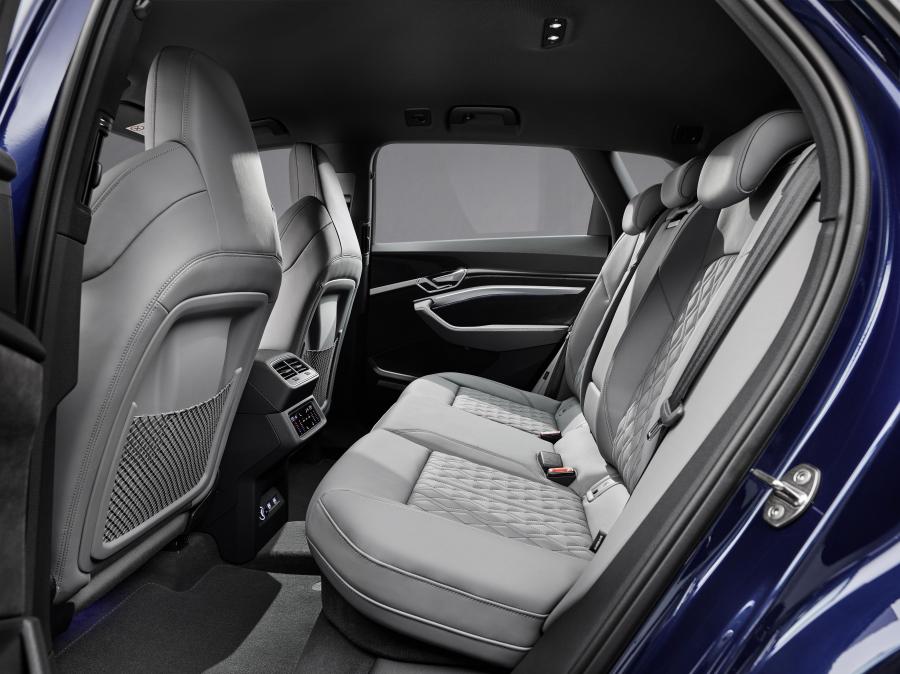 Интерьер Audi e-tron S 2020 года  (WW) (фото 62 из 62)